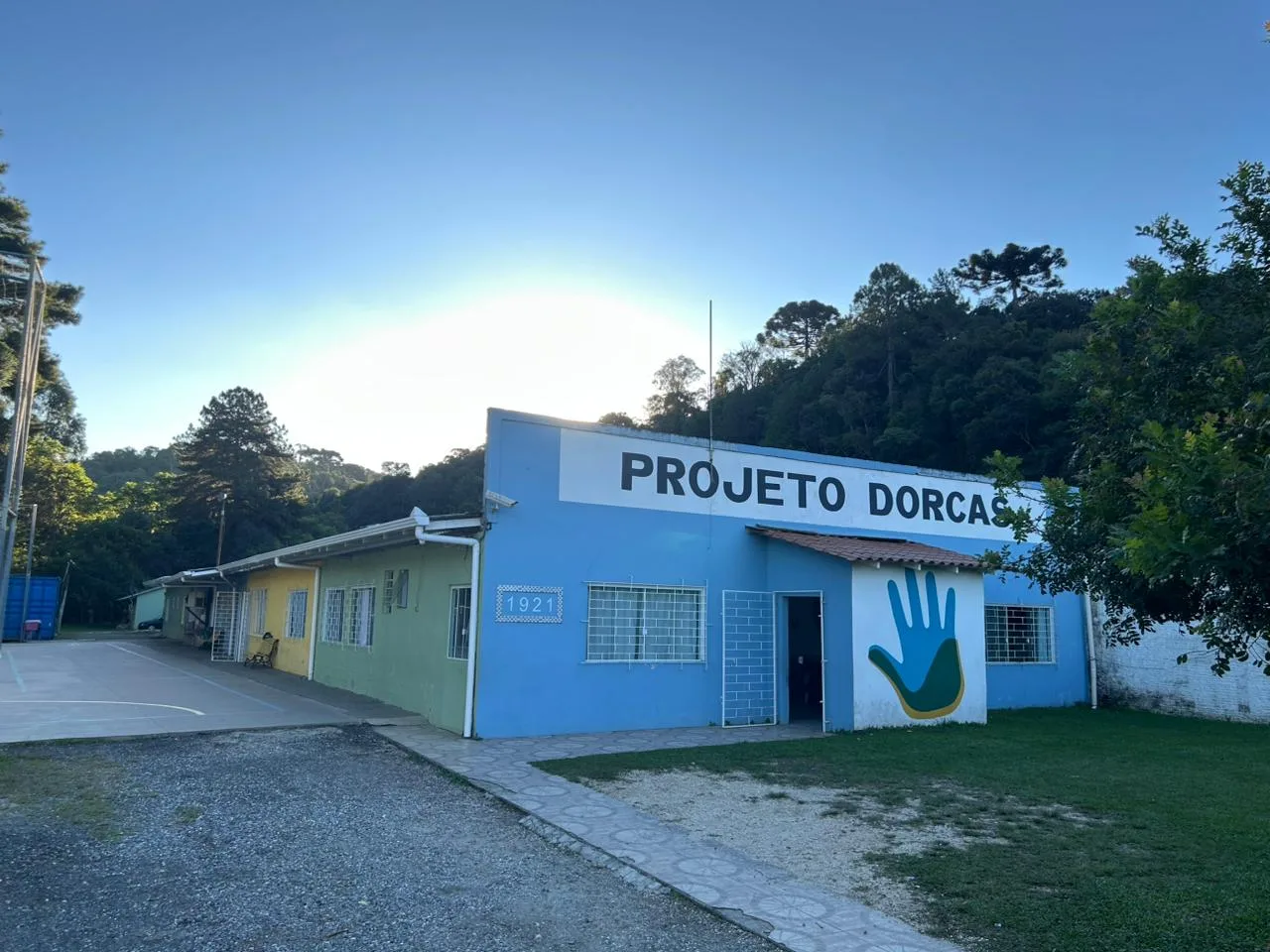 Sede do Projeto Dorcas vista pela rua